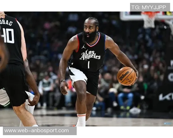 哈登三节表现平平仅得8分三分球全失状态堪忧需调整状态