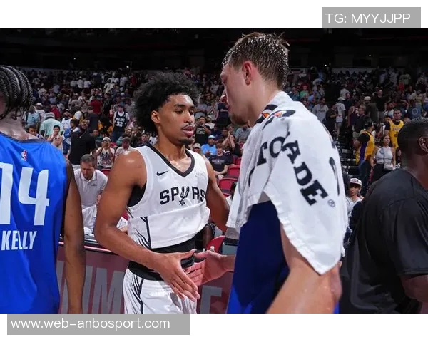 菜鸟弗拉格表现出色砍下22分榜眼哈珀贡献全面数据瀚森短暂出场仅得2分