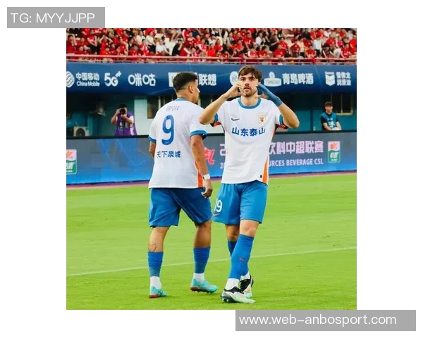 泰山队外援马德鲁加与泽卡共赏济南夜景尽显美丽风光 泰山队外援马德鲁加与泽卡共赏济南夜景尽显美丽风光