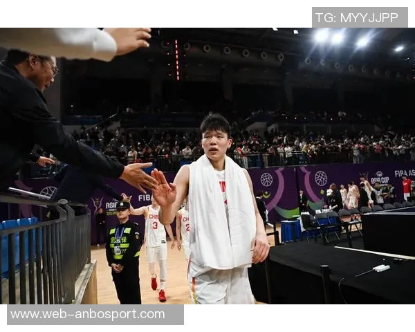 杨瀚森偏爱慢节奏与高位发牌但阿夫迪亚与夏普掌控球权