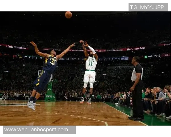 沃特森神勇表现三分精准轰下30分助球队逆转胜利展现超级实力