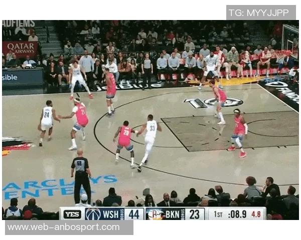 卡梅隆托马斯高效得分表现出色13投8中斩获21分助球队争胜