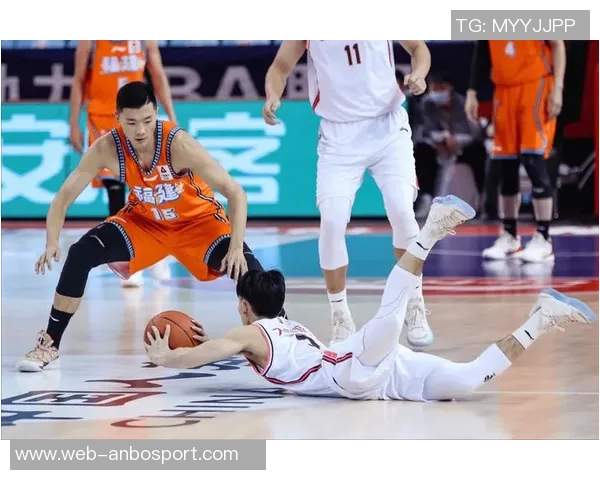 波蒂斯半场表现出色高效得分助力球队次节逆转局势